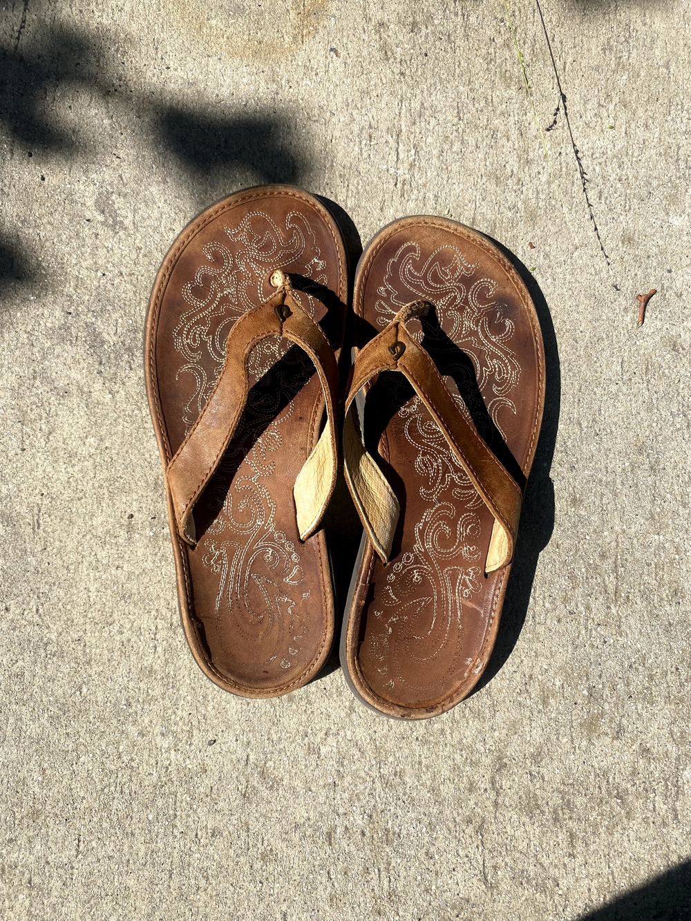 OluKai Women's Brown Leather Embroidered Flip Flop Sandals